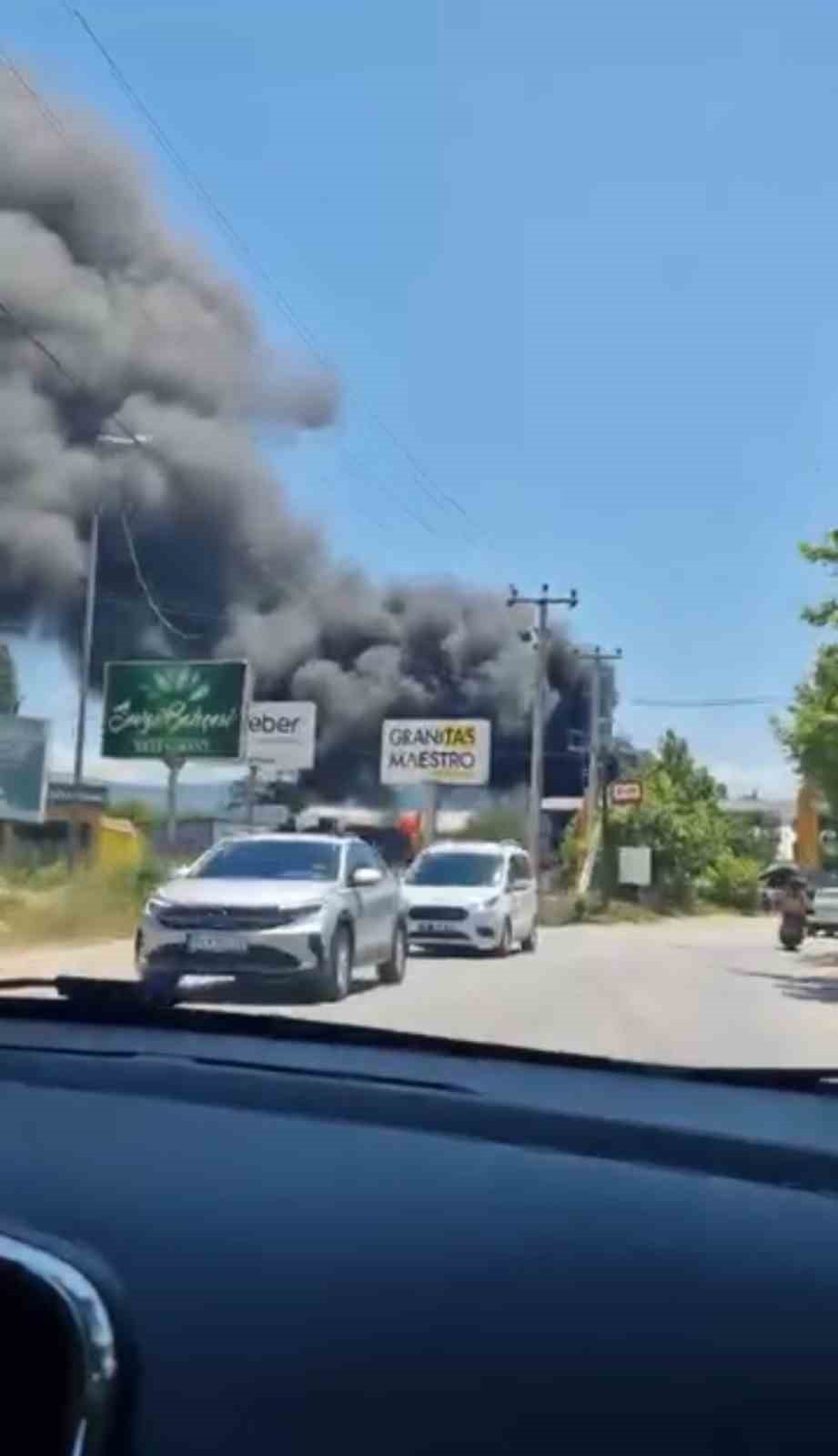 bursada insaat malzemesi deposunda buyuk yangin 2 4PKYONJD
