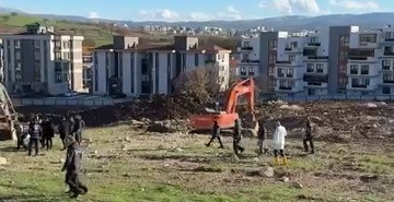 bursada-insaat-sahasinda-patlama-kontrolden-cikti-araclar-binalar-hasar-aldi-bUVe25qG.jpg