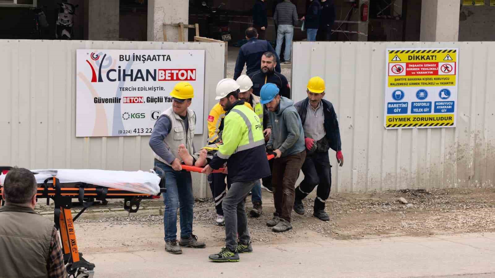 bursada insaatin 2 katindan dusen isci yaralandi 4 ZvsQdQGU