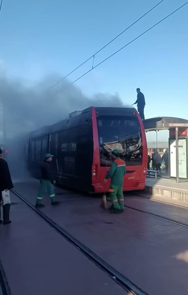 bursada ipek bocegi tramvayinda yangin panigi 0 taDFmT1J