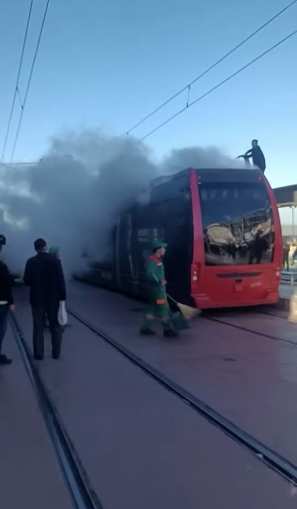 bursada ipek bocegi tramvayinda yangin panigi 1 Zj6dtPc8