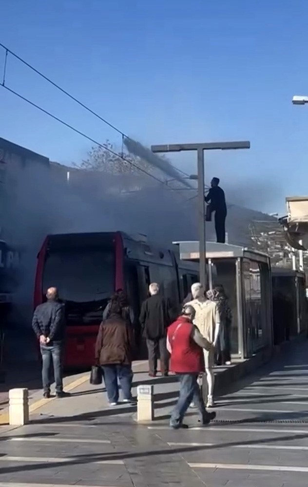 bursada ipek bocegi tramvayinda yangin panigi 2 7zOd76kF