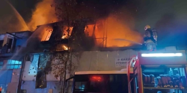 bursada-is-yeri-yangini-alevler-cevredeki-isletmelere-sicradi-1DMFA5YU.jpg