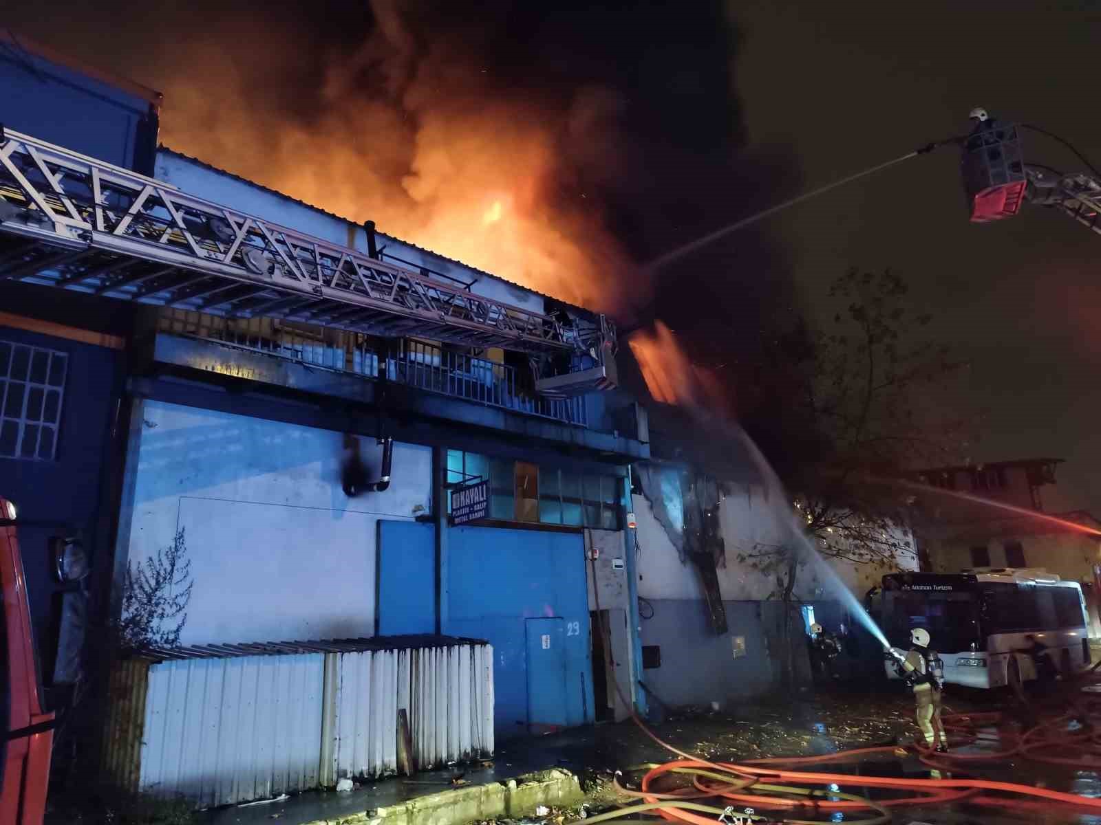 bursada is yeri yangini alevler cevredeki isletmelere sicradi 3 cZWSawKX