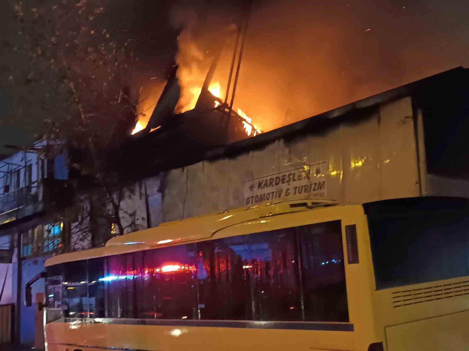 bursada is yeri yangini alevler cevredeki isletmelere sicradi 6 qqEygckE