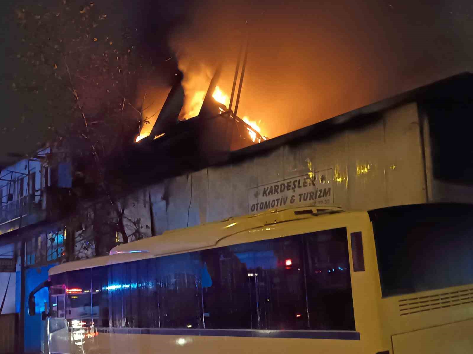 bursada is yeri yangini alevler cevredeki isletmelere sicradi 7
