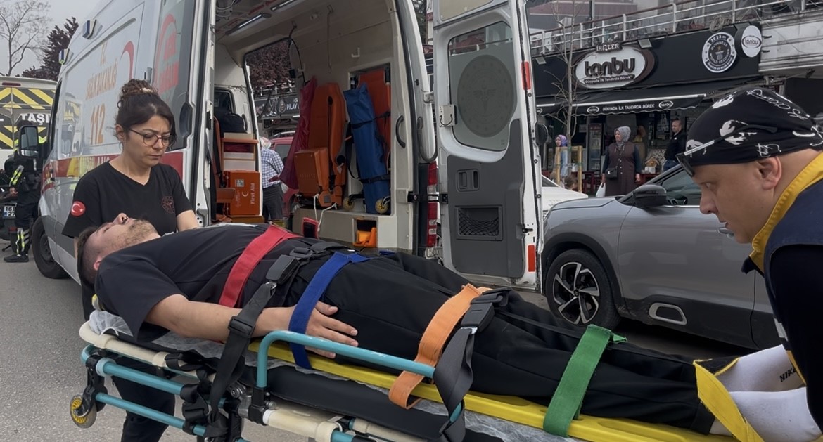 bursada isci servisine motosiklet carpti 2 yarali 1 mqekIh6Q