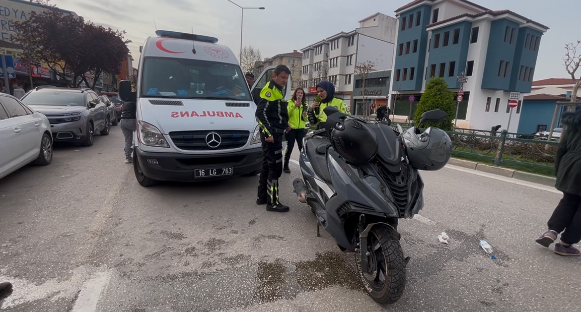 bursada isci servisine motosiklet carpti 2 yarali 2 hOHV7mku