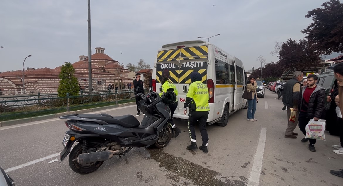 bursada isci servisine motosiklet carpti 2 yarali 3 lpGsyO15