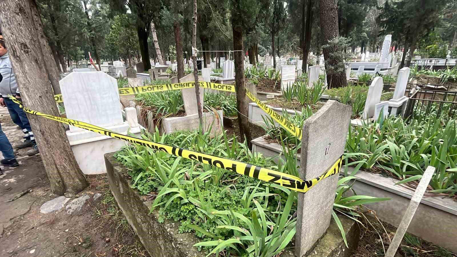 Bursa’da izinsiz defnedilen bebek savcılığı harekete geçirdi 4 bursada izinsiz defnedilen bebek savciligi harekete gecirdi 0 tqGcmtvX