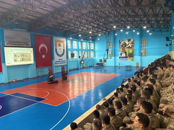 bursada jandarmadan ogrencilere narkotik egitimi 1 JnOFHvAD
