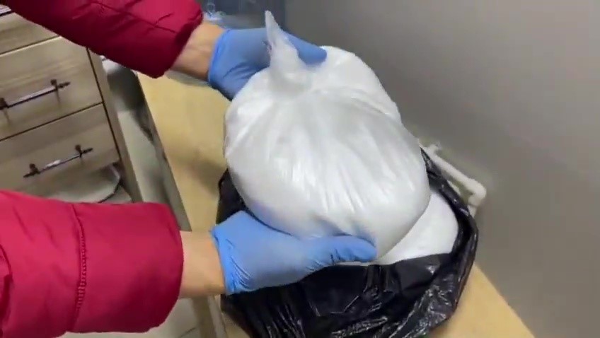 bursada jandarmadan uyusturucu operasyonu 2 kilo 355 gram metamfetamin ele gecirildi 4 Qk3KJGMf