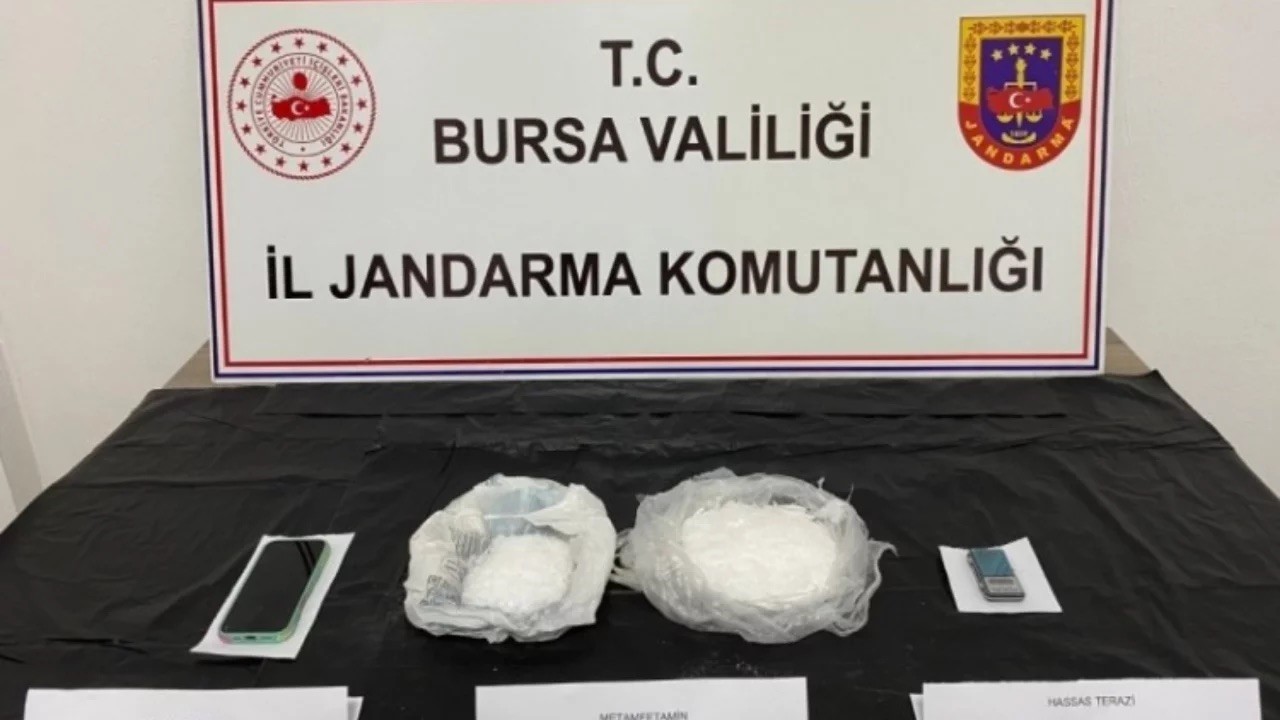 bursada jandarmadan uyusturucu tacirlerine darbe 0 VcgAyA4N