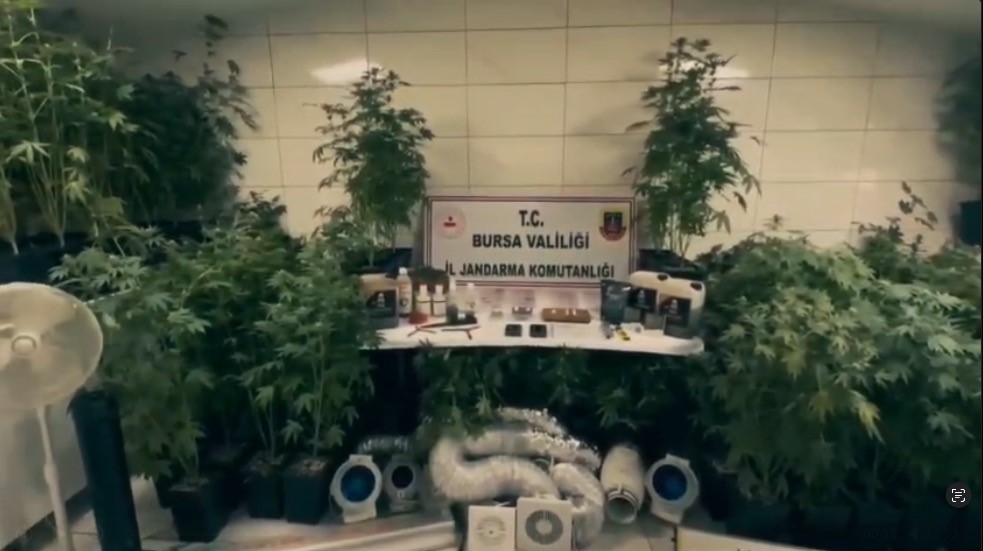 bursada jandarmadan uyusturucu tacirlerine darbe 3 d7CbXBBM