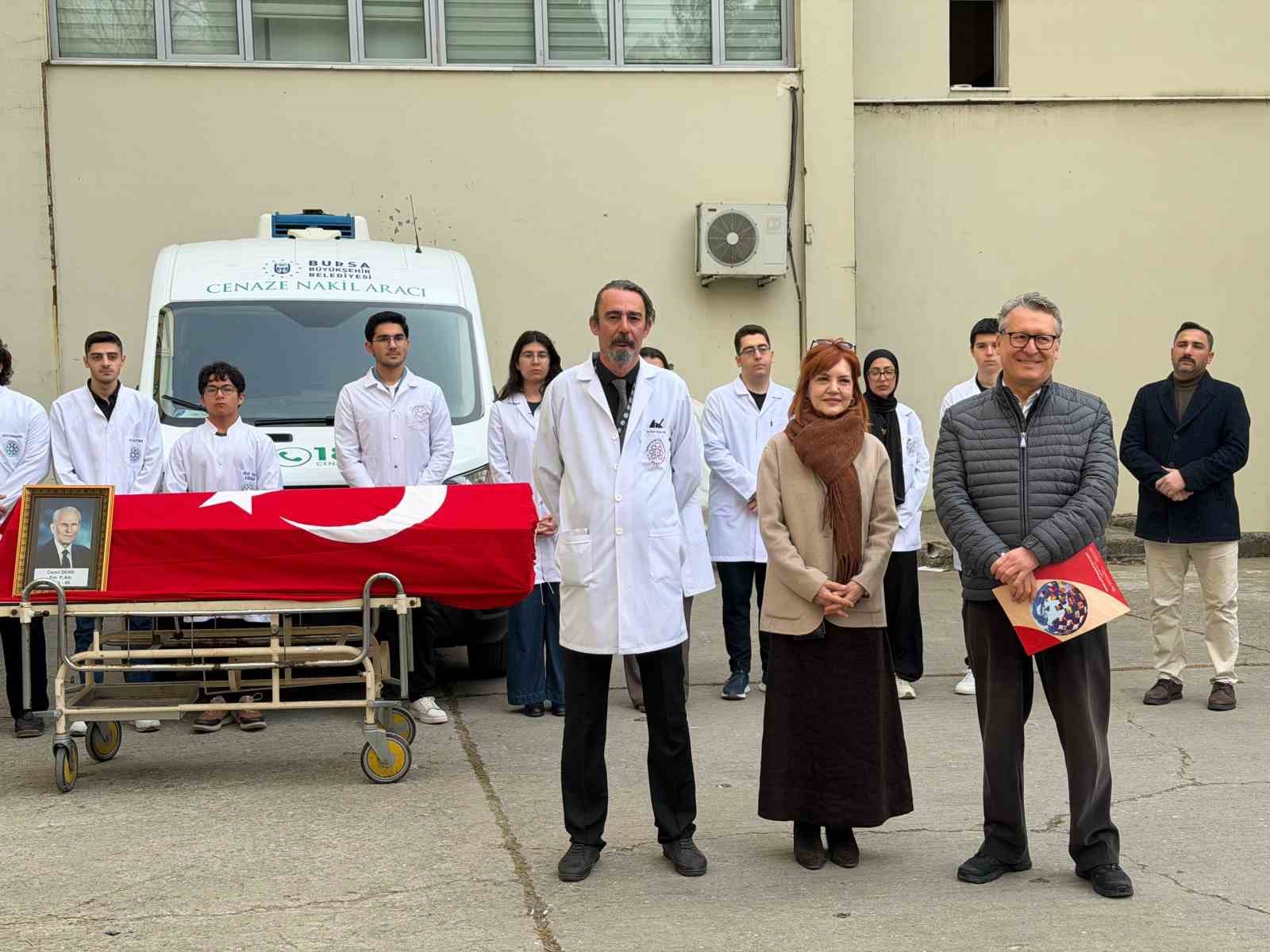 bursada kadavraya vefa toreni 6 yil tip egitimine katki sagladi ailesine teslim edildi 9 iRiBUBJj