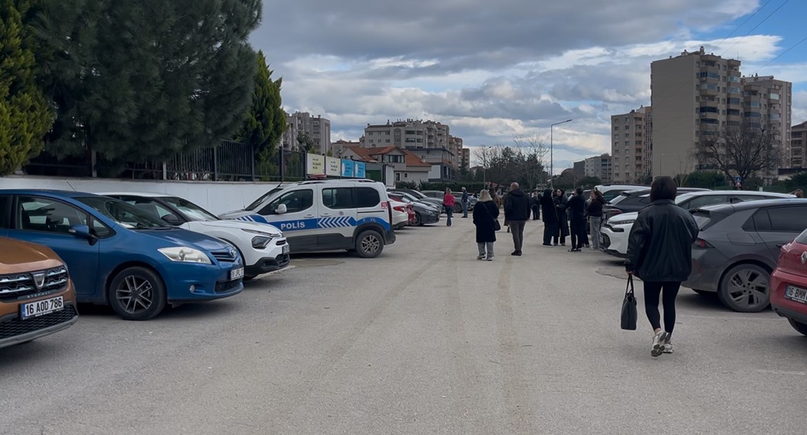 bursada kadin ogretmen okul onunde silahli saldiriya ugradi 3 fYdCE7Pc
