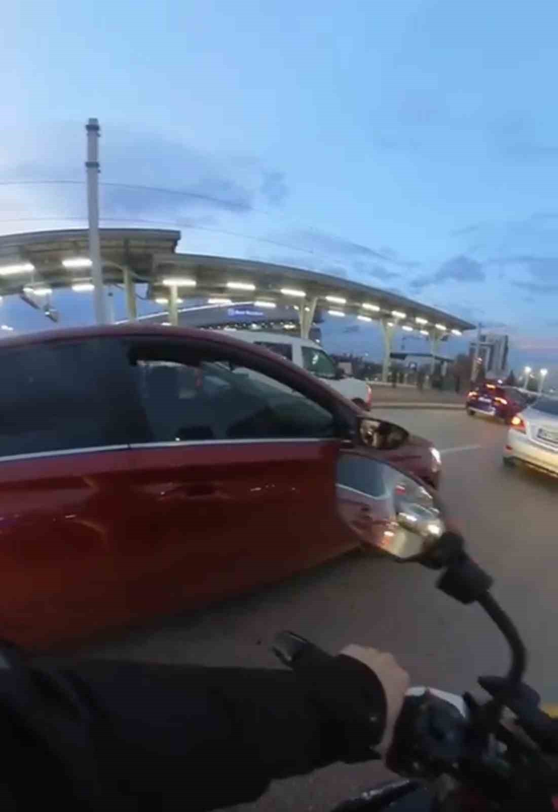 bursada kadin suruculer arasinda yol verme kavgasi 1 ZvaKsJR7