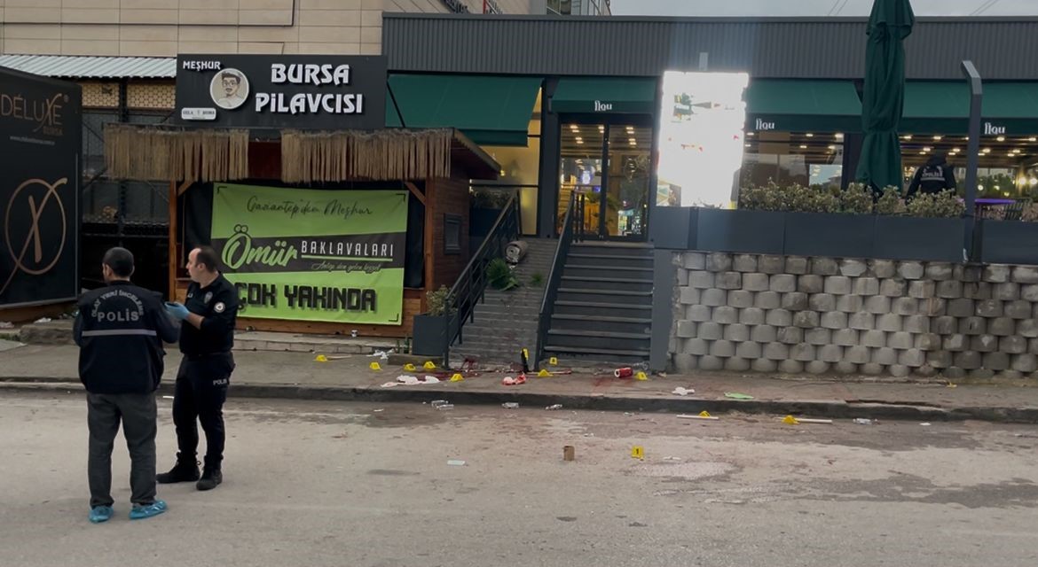 bursada kafede silahli saldiri 1i agir 4 yarali 2 Hvz5tJE6
