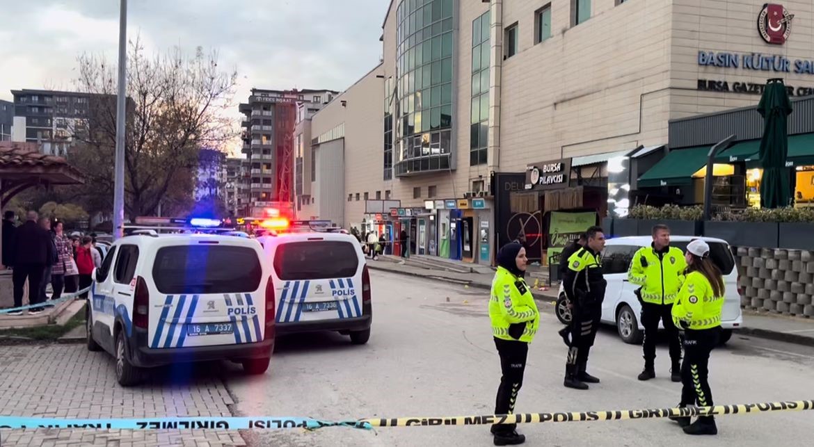 bursada kafede silahli saldiri 1i agir 4 yarali 3 Ok2kpndm
