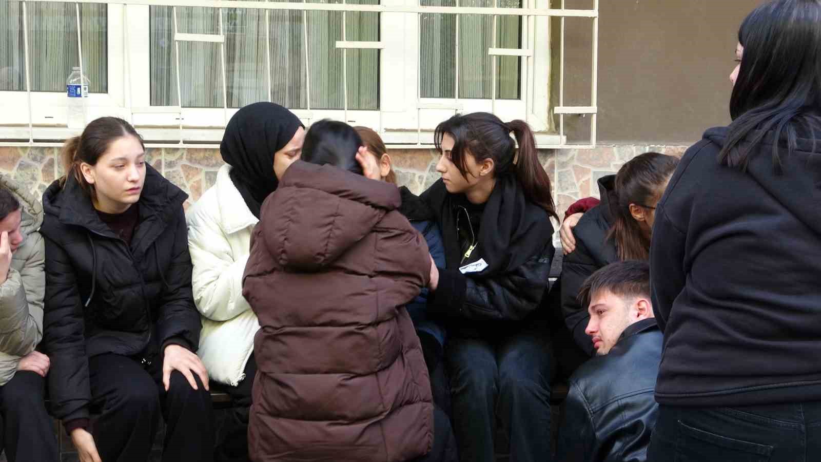 bursada kalp krizi geciren lise ogrencisi son yolculuguna ugurlandi 7 9CwNCHIc