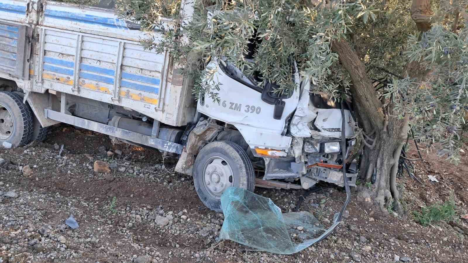bursada kamyon otomobille carpisti 1 yarali 2 NcCBa8s9