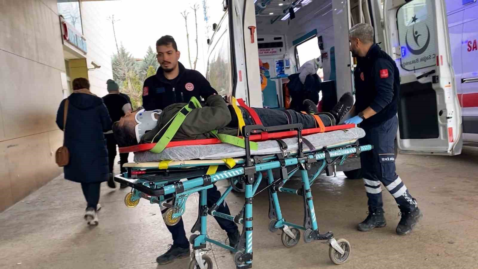 bursada kamyonet ile hafif ticari arac carpisti 4 yarali 4 rnGqwUQy