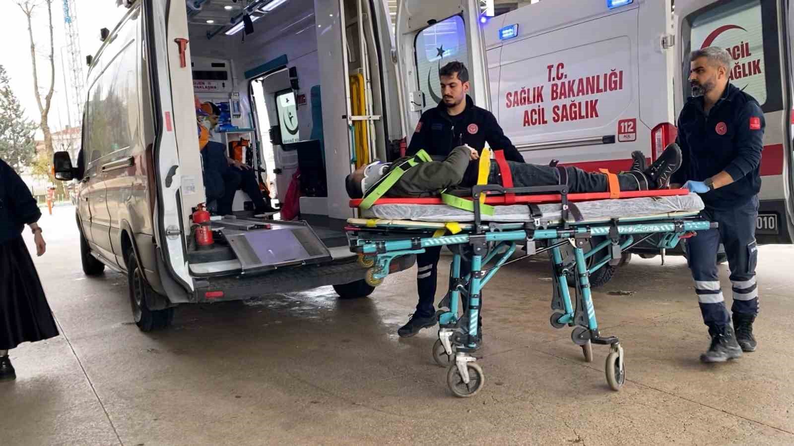 bursada kamyonet ile hafif ticari arac carpisti 4 yarali 5