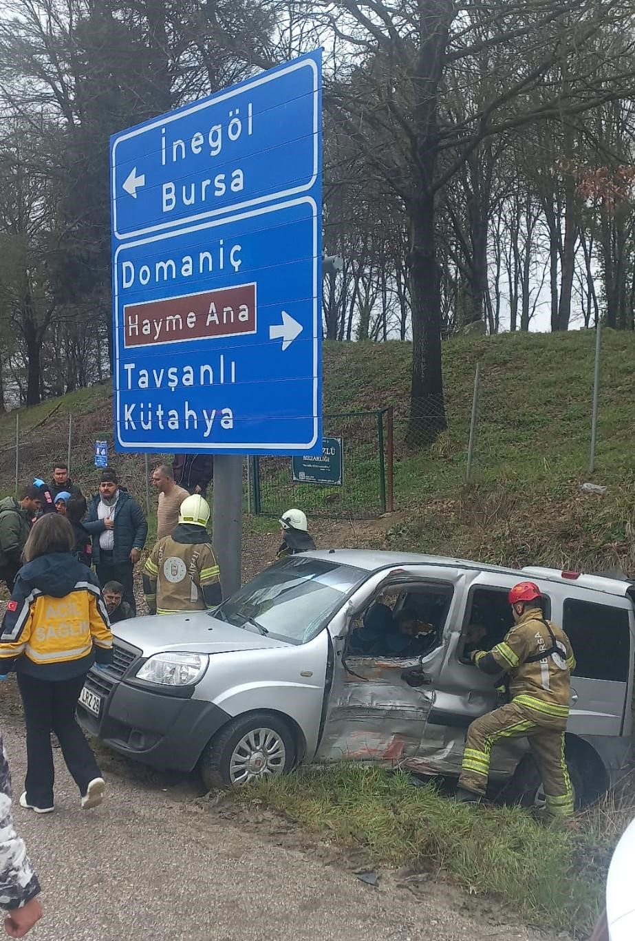 bursada kamyonet ile hafif ticari arac carpisti 4 yarali 6