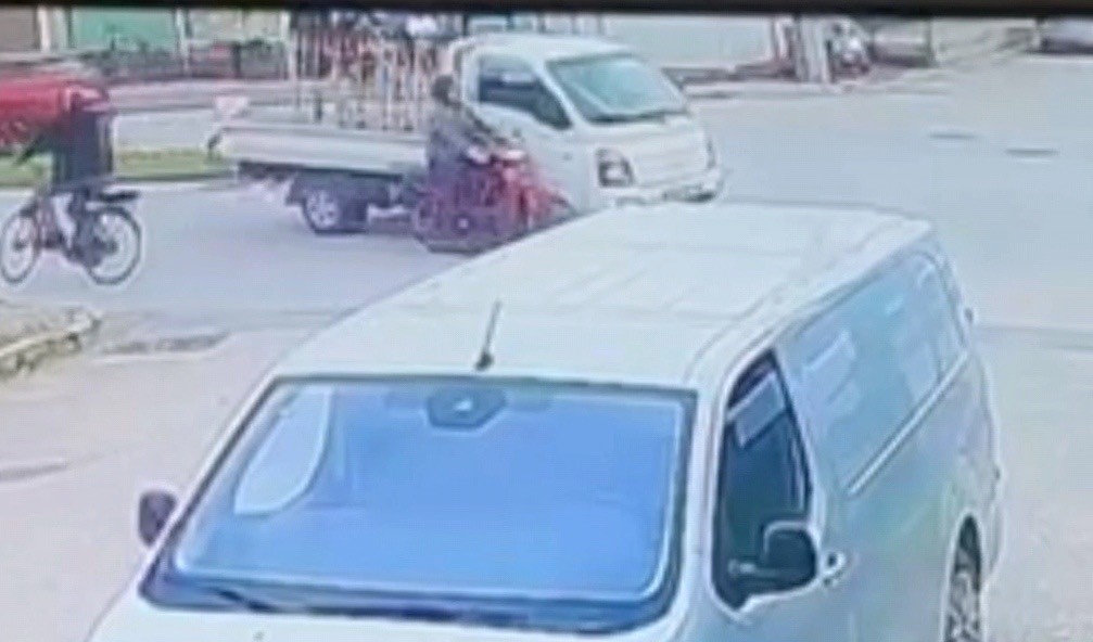bursada kamyonet ile motosiklet carpisti 1 yarali 3 dy92J6df