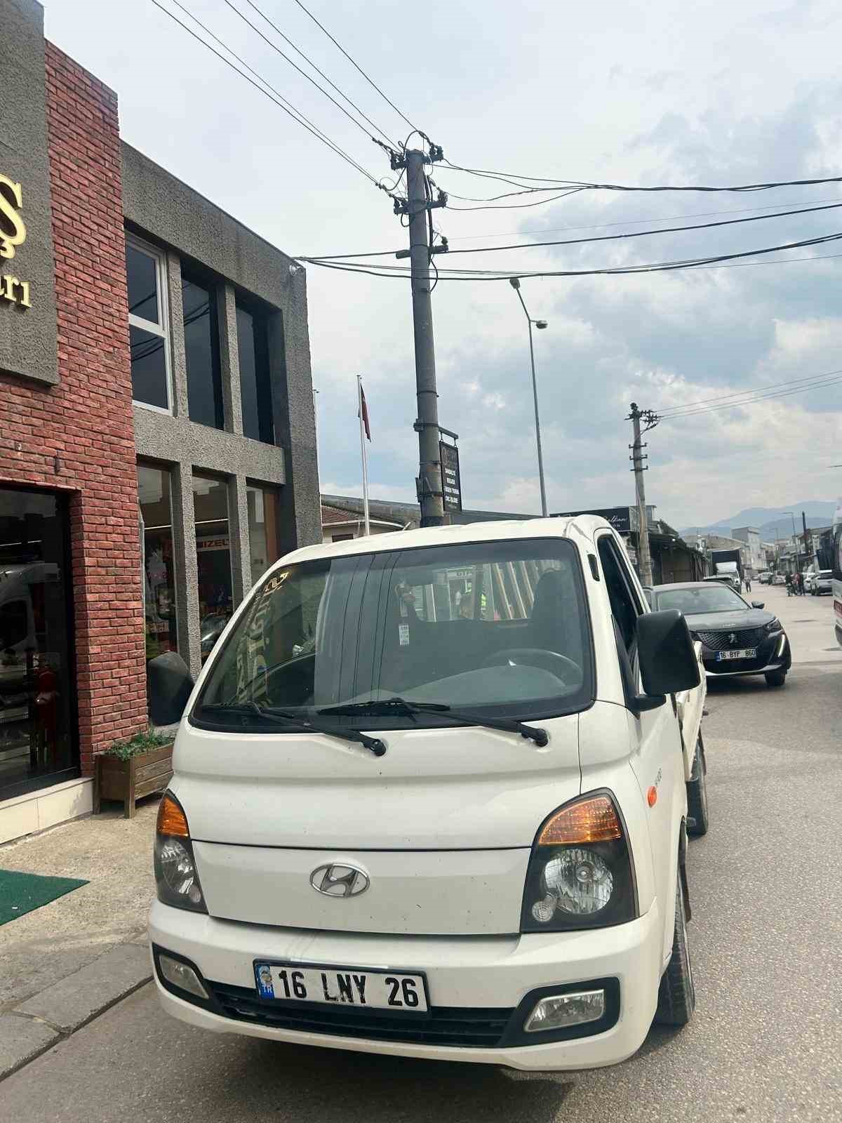 bursada kamyonet ile motosiklet carpisti 1 yarali 5 VIaB1wAu