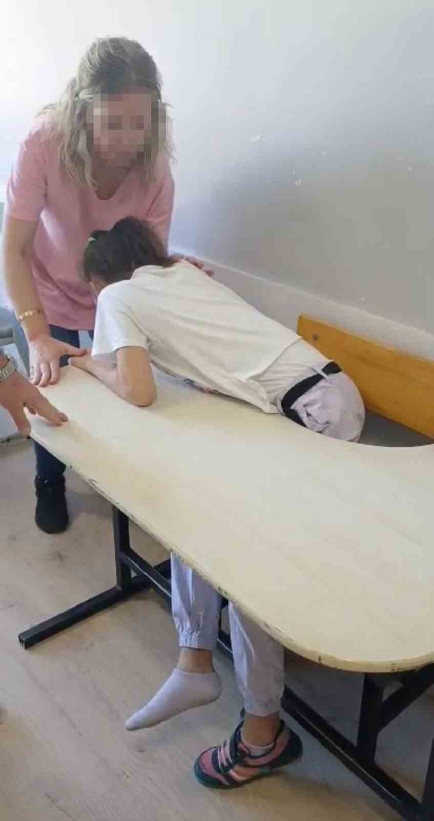 bursada kan donduran goruntuler otizmli ogrenciler ders boyunca bagli tutulmus 1 UN7hYqPT