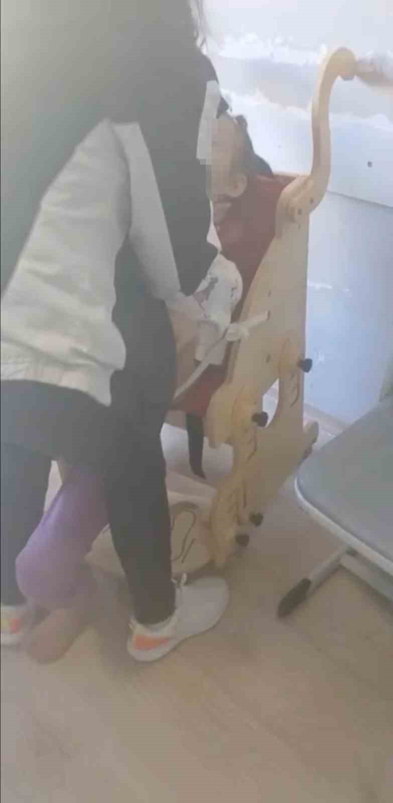 bursada kan donduran goruntuler otizmli ogrenciler ders boyunca bagli tutulmus 2 bypqMKqk