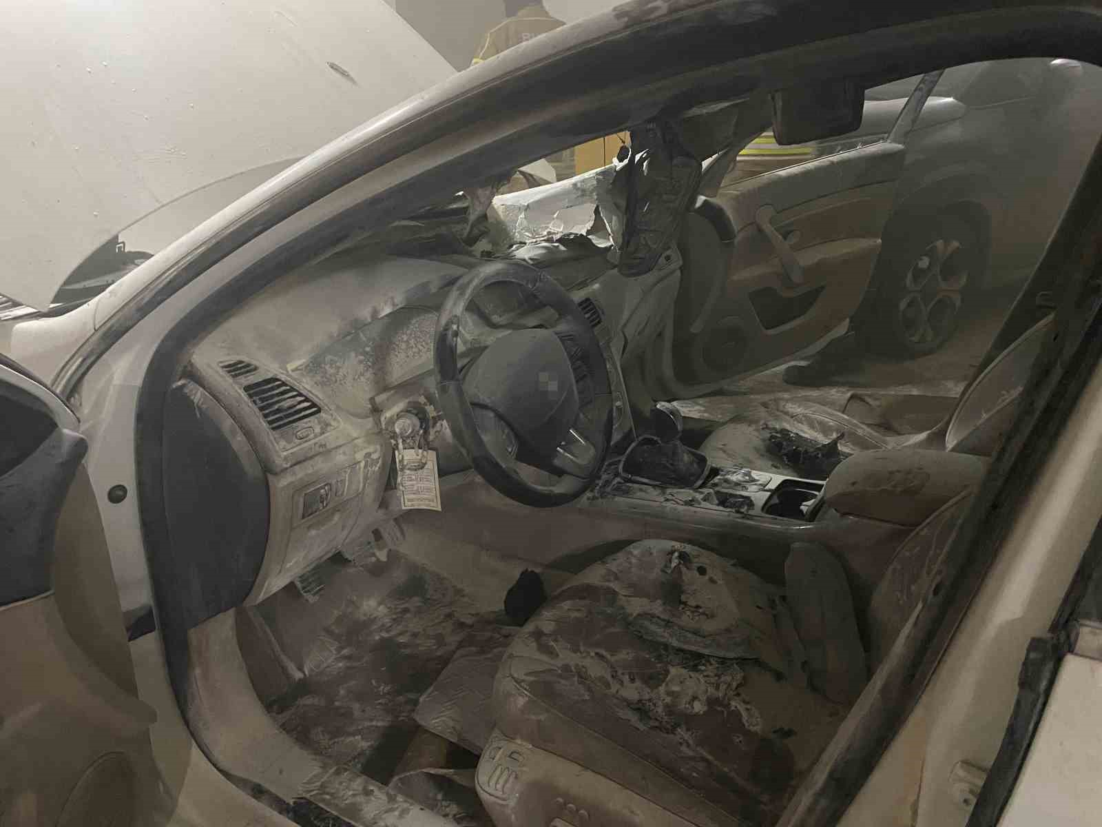 bursada kapali otoparkta yanan otomobil panige neden oldu 0 MAzsKhMS