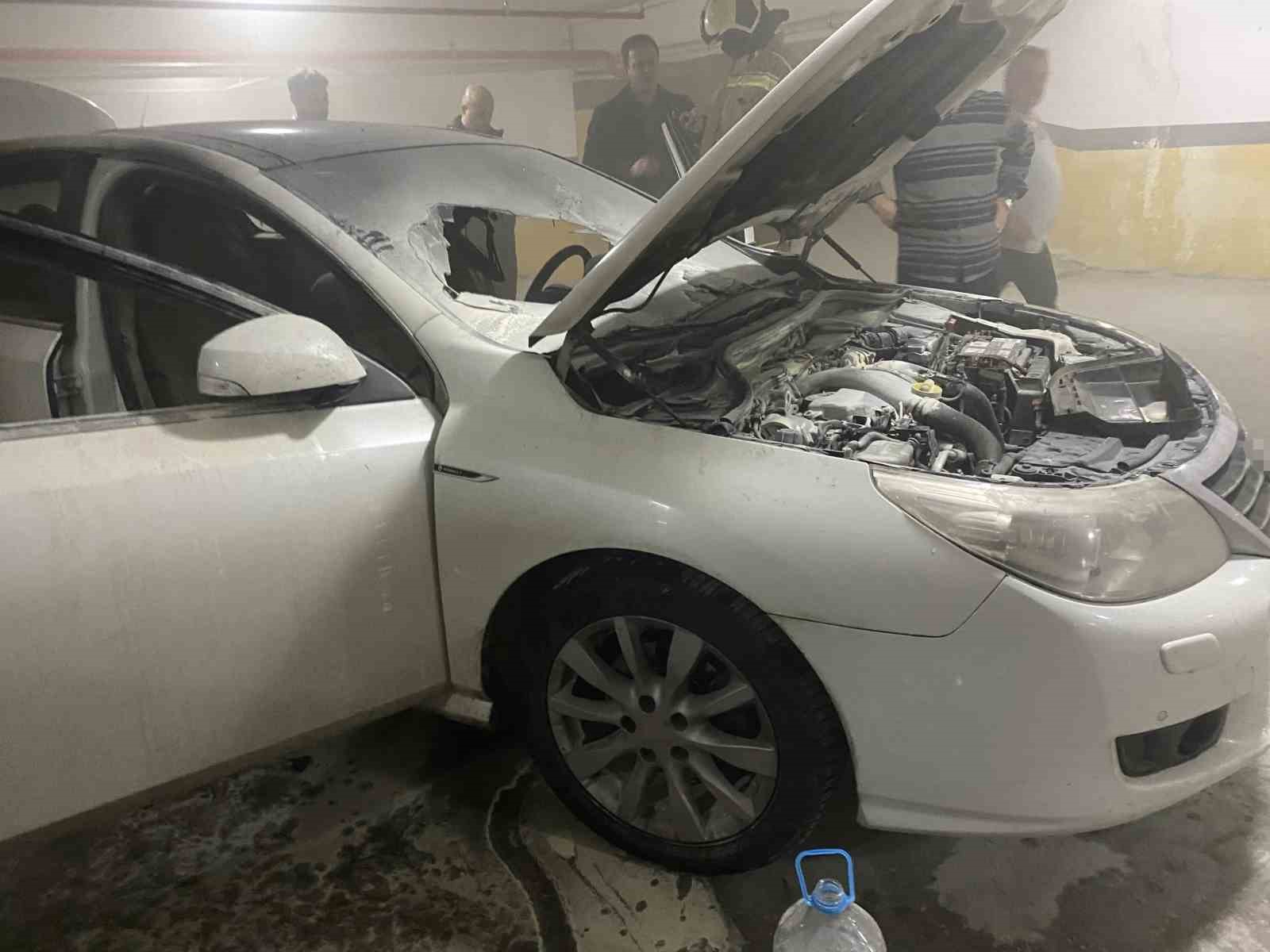 bursada kapali otoparkta yanan otomobil panige neden oldu 1 s6RJcUBt