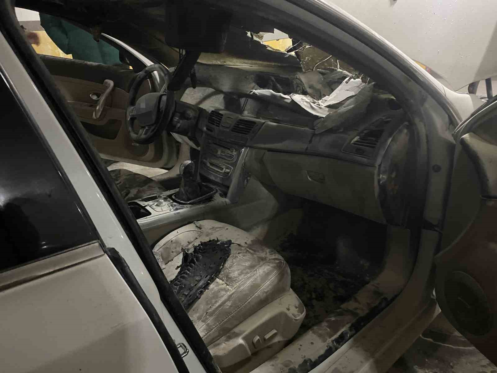 bursada kapali otoparkta yanan otomobil panige neden oldu 8