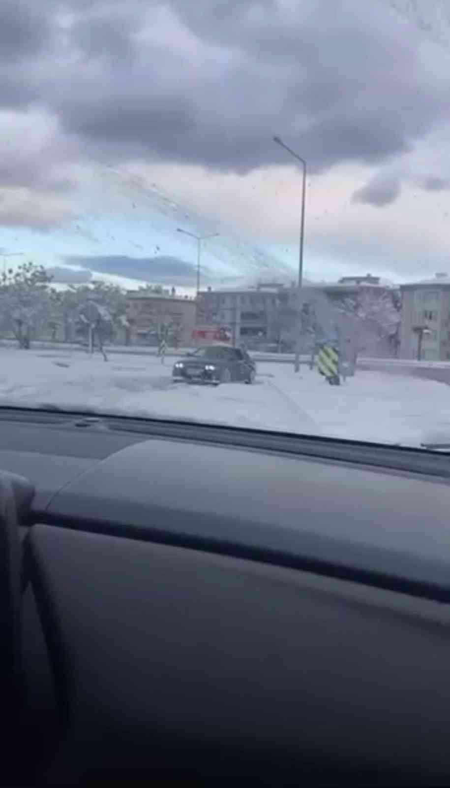 bursada kar yagisini firsat bildi kavsakta drift atti 2 WBGSCKPY