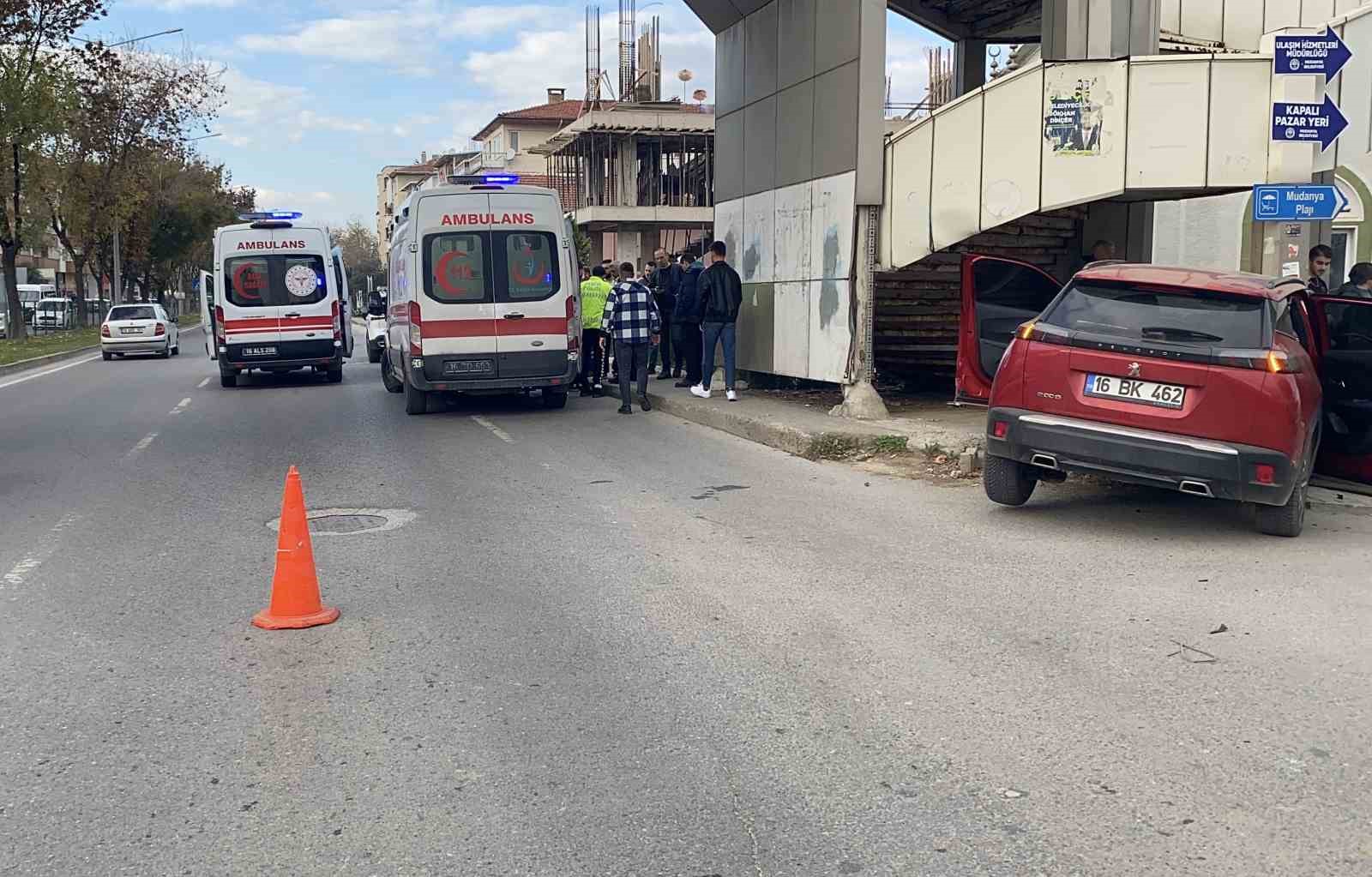 bursada kavsakta feci kaza 5 yarali 0 JeJX4Qc2