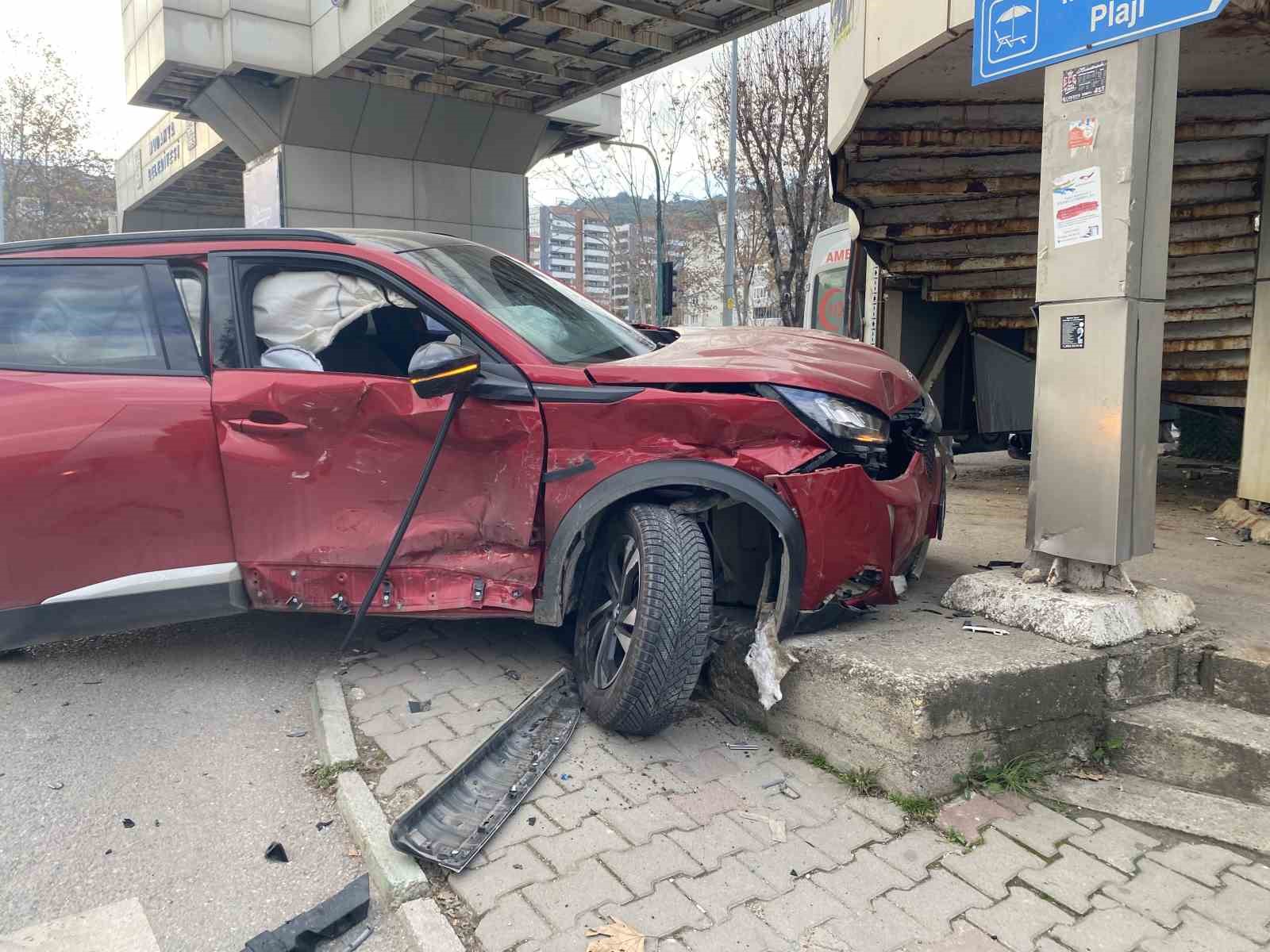 bursada kavsakta feci kaza 5 yarali 2 fegG1VvQ
