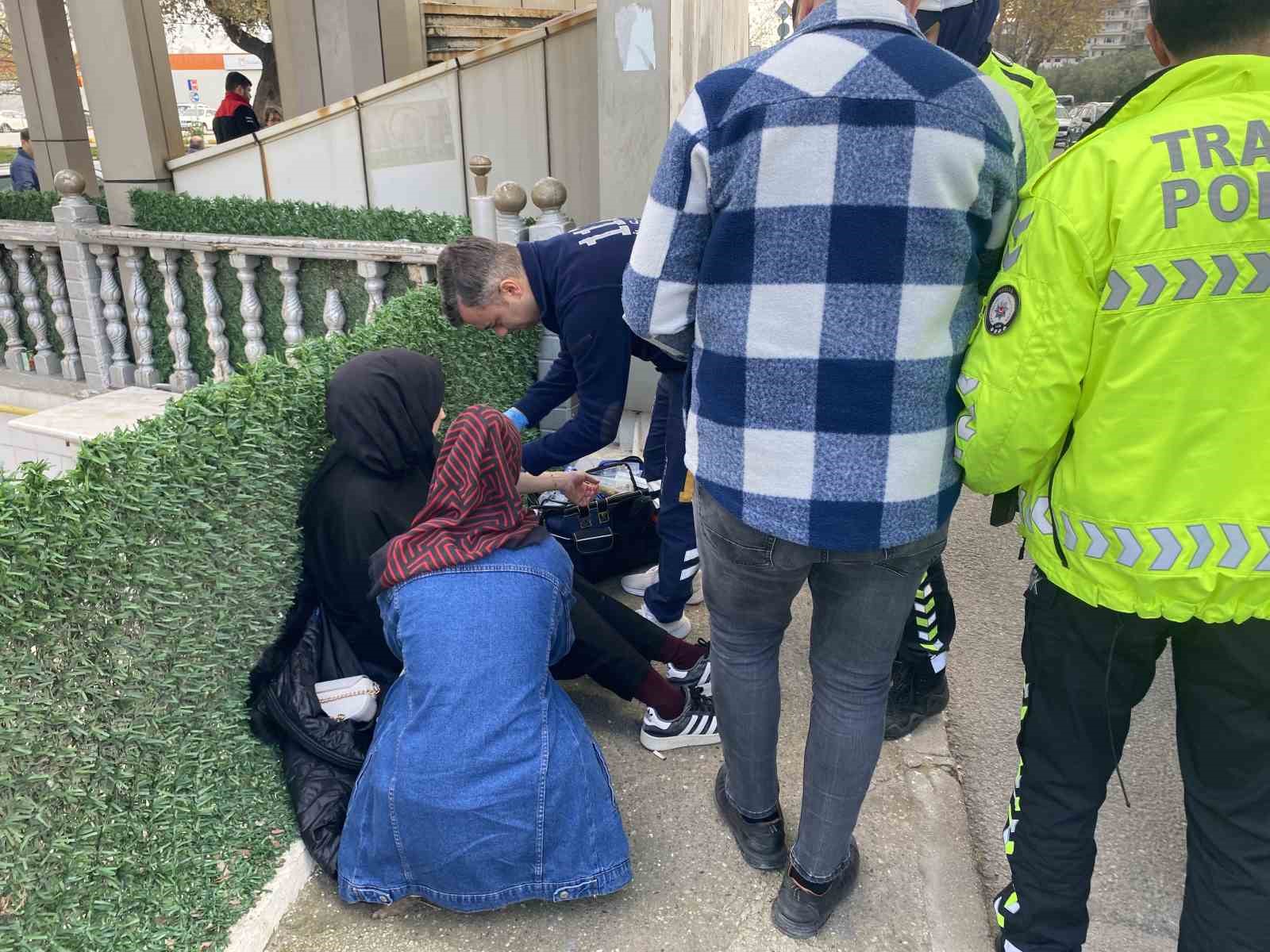 bursada kavsakta feci kaza 5 yarali 4 ZaakWl2A