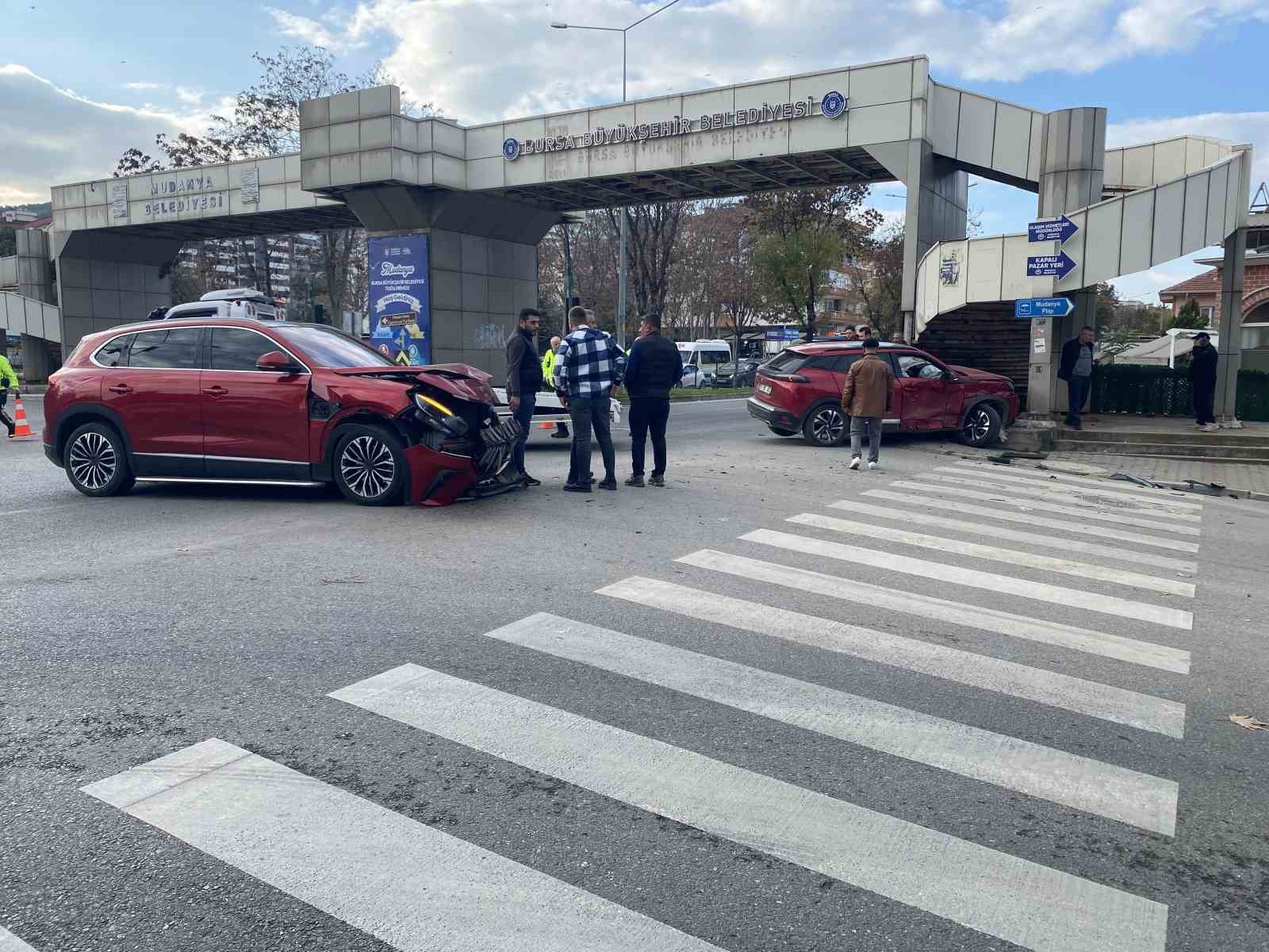 bursada kavsakta feci kaza 5 yarali 5