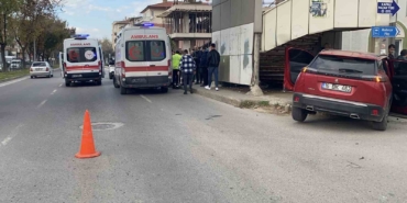bursada-kavsakta-feci-kaza-5-yarali-mc37EVUf.jpg