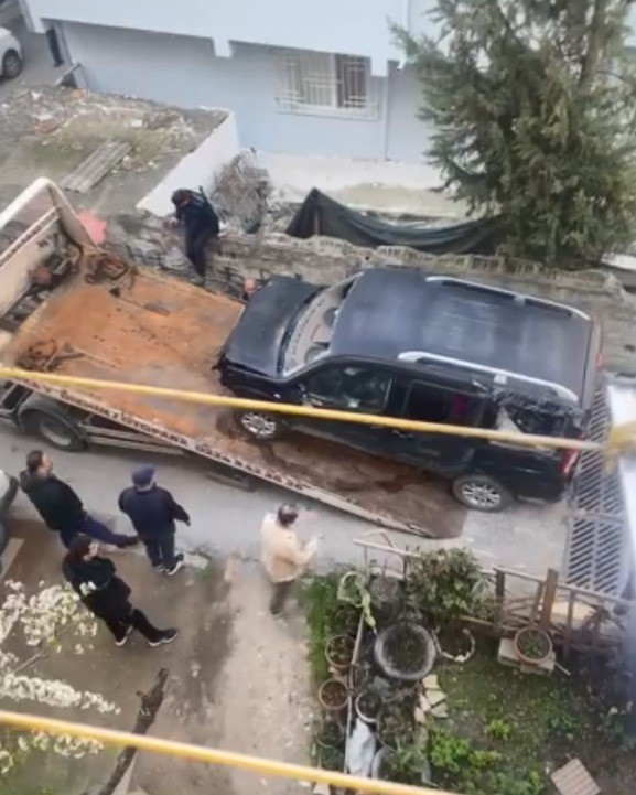 bursada kaza yapan arac merdivenlerden yuvarlandi 1 yarali 1 5HdGklSB