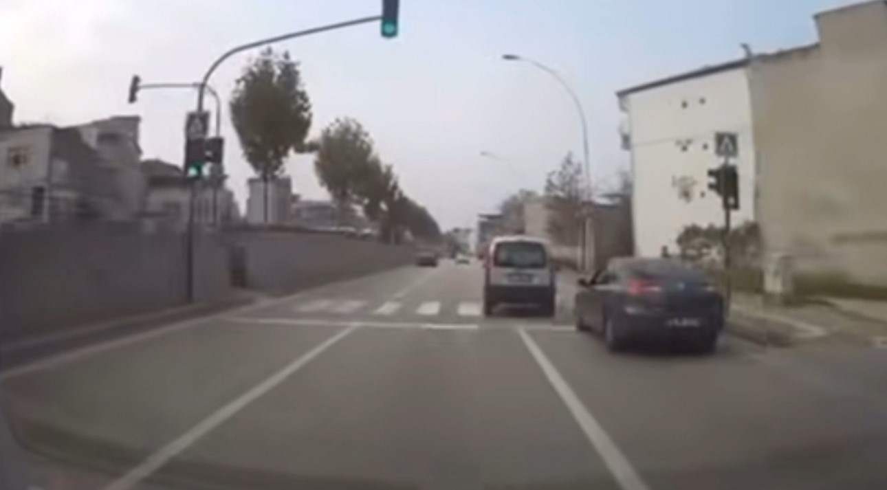 bursada kazalar arac kamerasina yansidi 2 JbEE8XGO