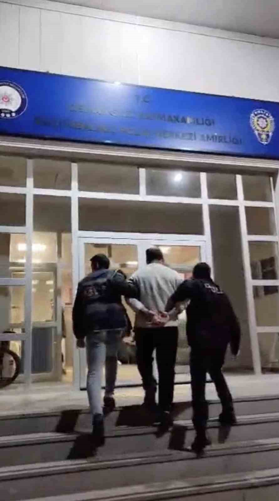 bursada kesinlesmis hapis cezasi bulunan 2 firari yakalandi 1 zStk6cte
