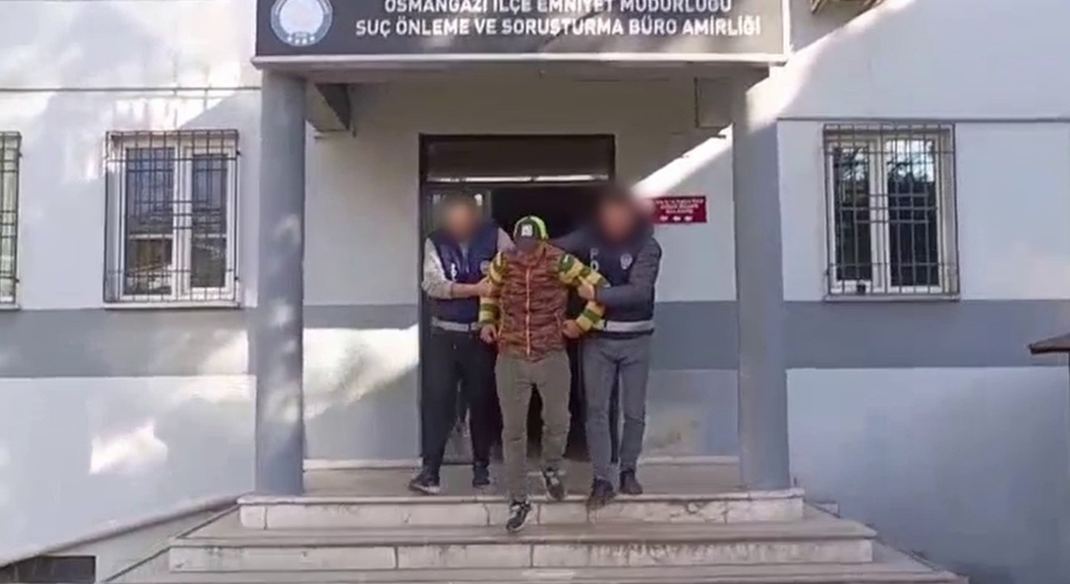 bursada kesinlesmis hapis cezasi bulunan 2 sahis yakalandi 0 6W4VYEdd