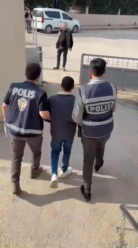 Bursa’da kesinleşmiş hapis cezasıyla aranan 4 kişi yakalandı 5 bursada kesinlesmis hapis cezasiyla aranan 4 kisi yakalandi 1 IKVgWZMF