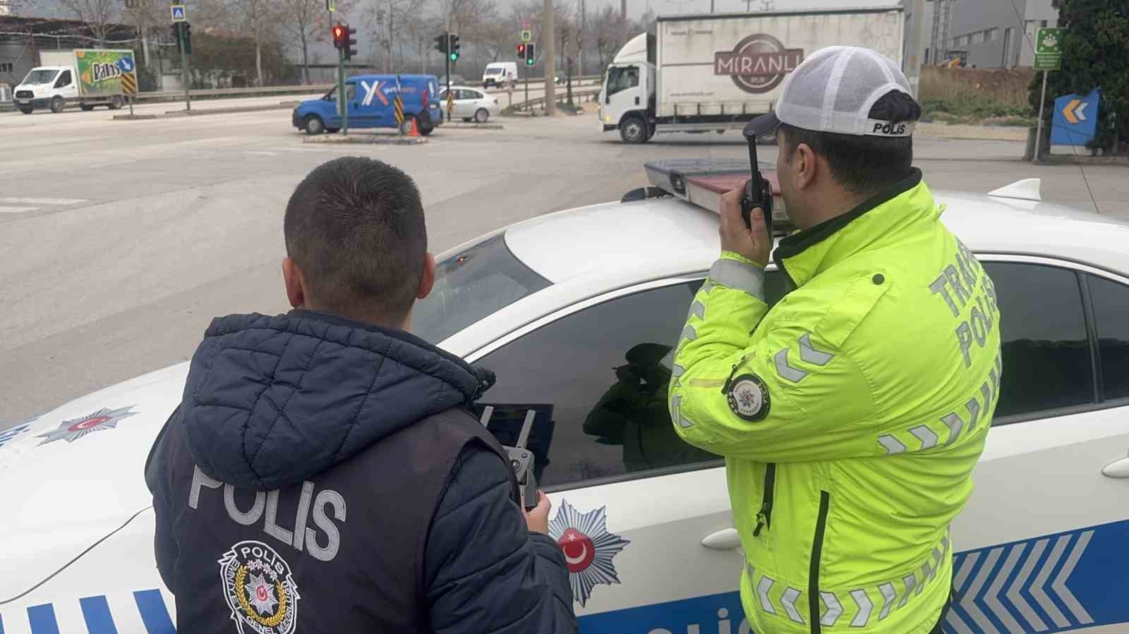 bursada kirmizi isik ihlali yapan araclar dron ile boyle tespit edildi 3 s28iX97G