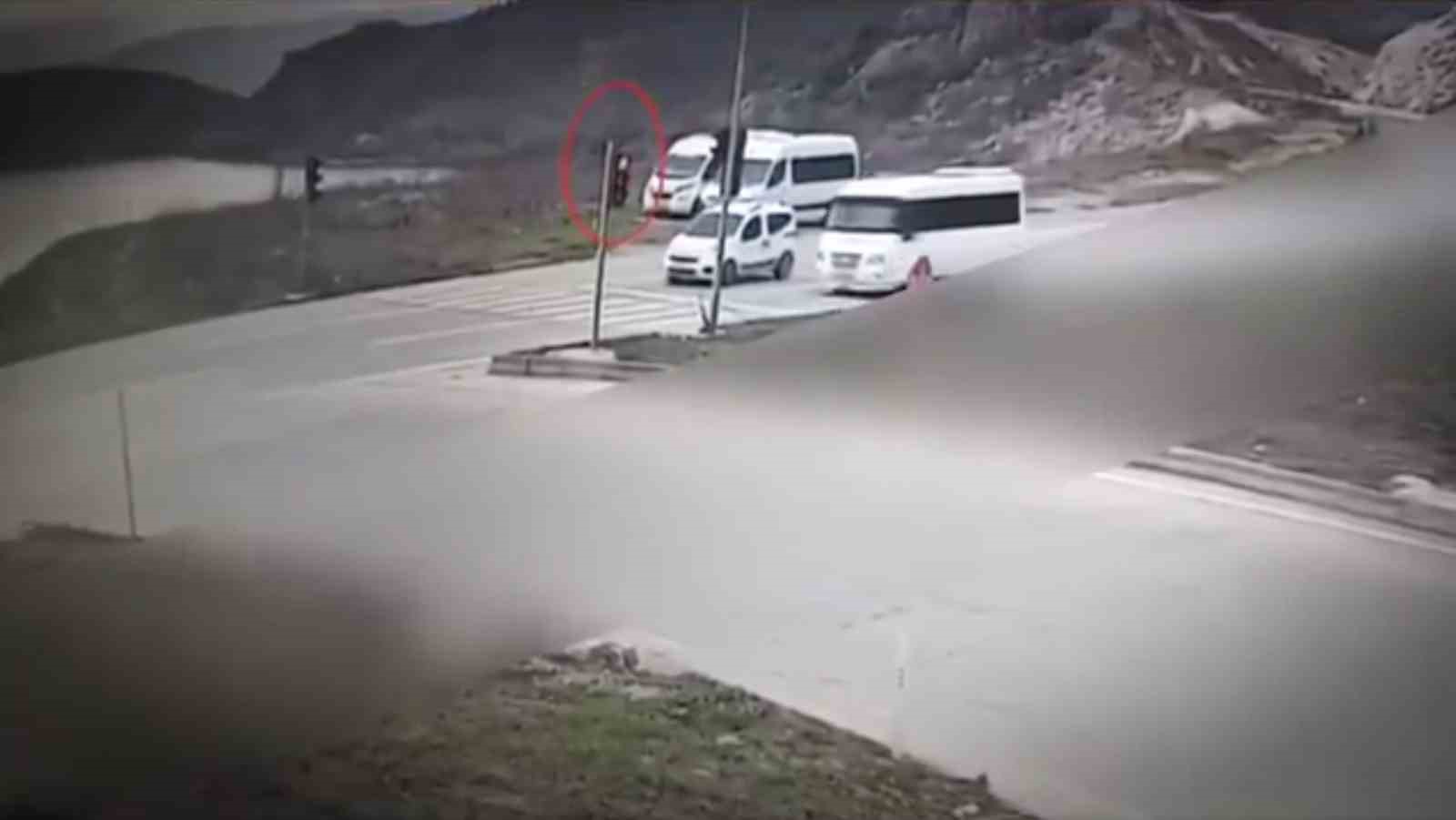 Bursa’da kırmızı ışık ihlallerine geçit yok, kameralar anbean izliyor 4 bursada kirmizi isik ihlallerine gecit yok kameralar anbean izliyor 0 giFFwi4y