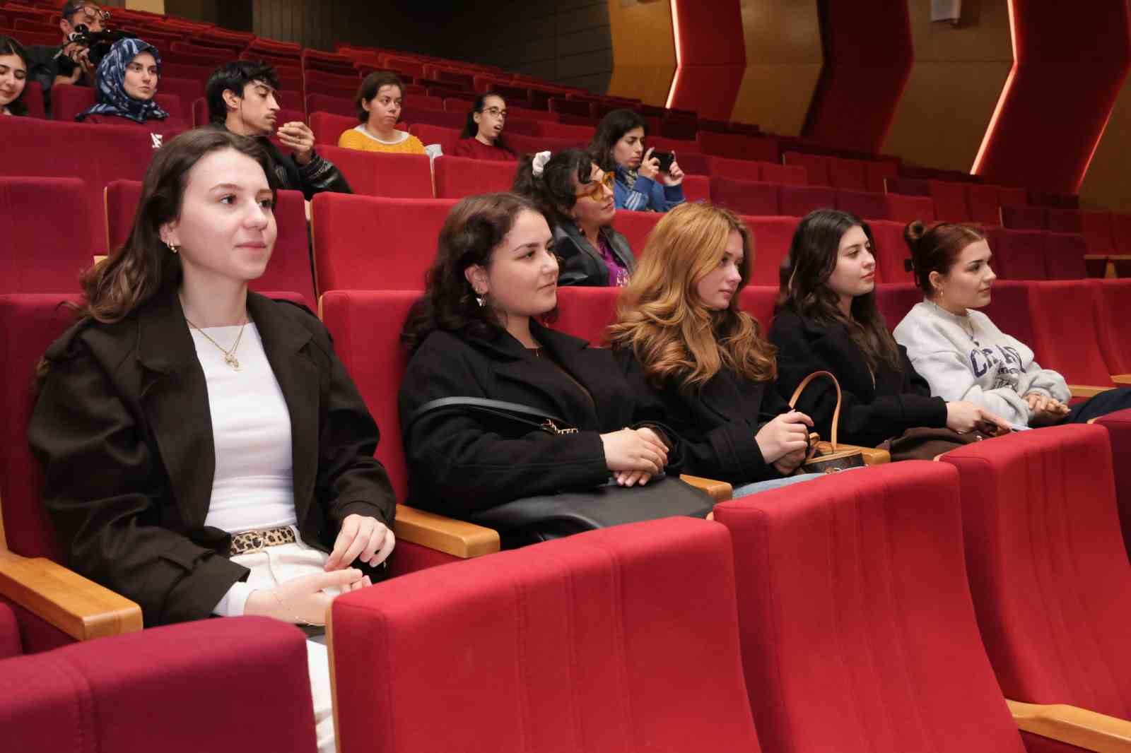 Bursa’da kısa film heyecanı yeniden başladı 5 bursada kisa film heyecani yeniden basladi 1 77Eeksib