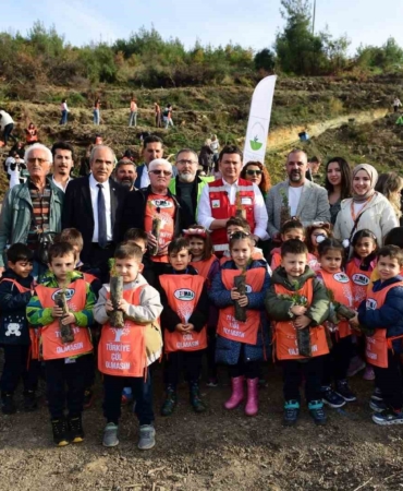 bursada-kitaplardan-yeserecek-ormana-ilk-tohumlar-birakildi-KkxAKPy4.jpg
